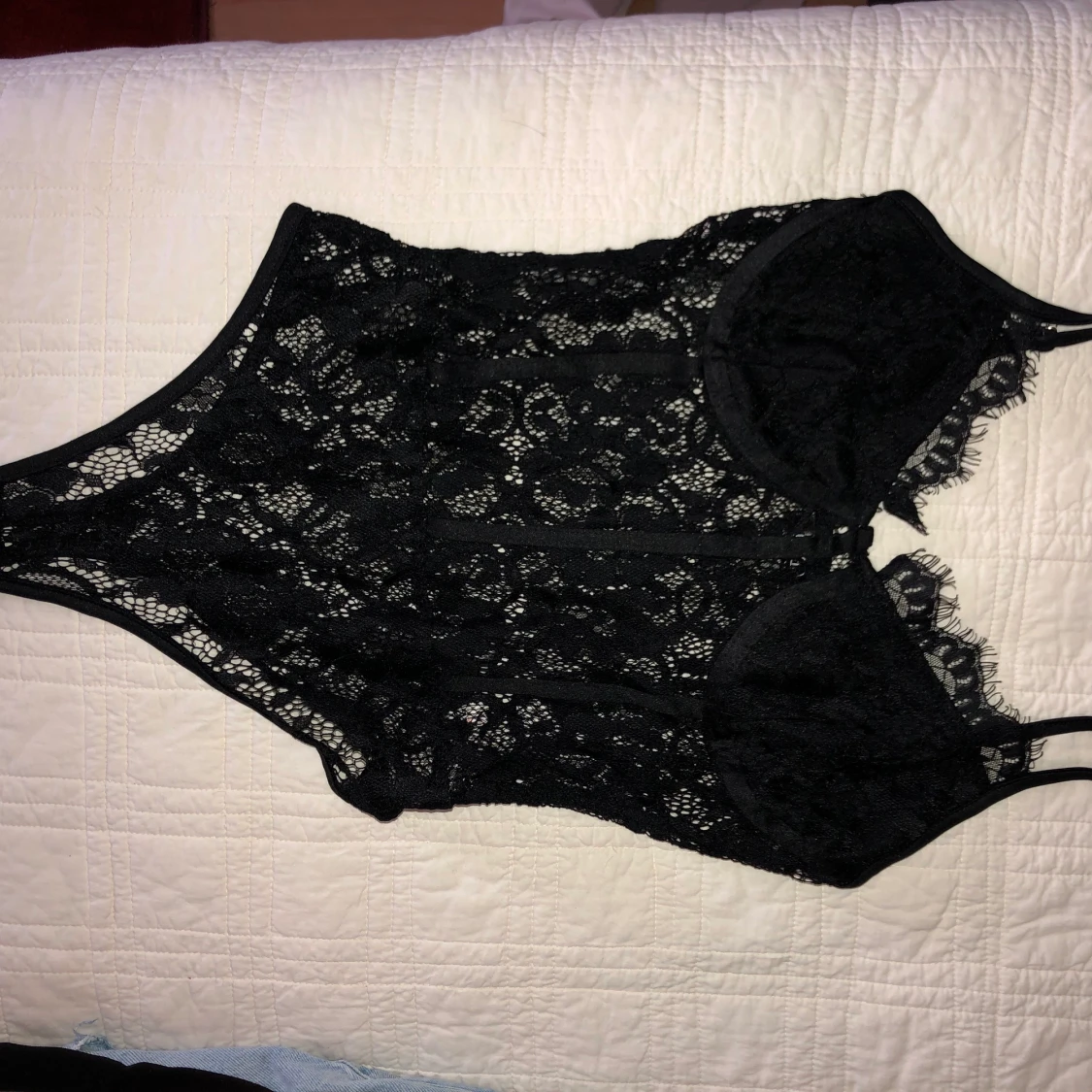 Svart bodysuit storlek 38