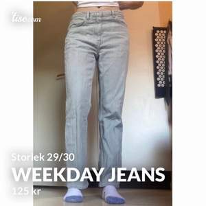 Waist: 29 Length: 30  Gråa jeans köpta på Weekday  Längd på mig: 1,74 cm Normal storlek på mig: 27/32