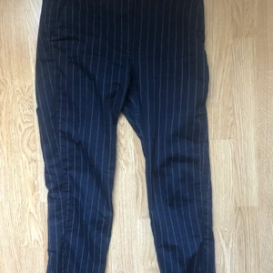 Blåa kostymbyxor - Blåa kostymbyxor i storlek M