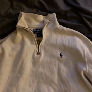 Zip polo ralph lauren  - Andvänd få gånger, bra skick. Nypris 1300, pris kan diskuteras 