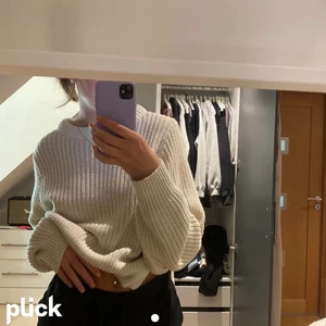 stickad tröja - supermysig stickad tröja som är skön o ha en sommarkväll💘