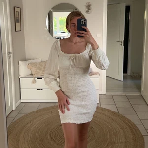 Söt klänning från hm  - Jätte gullig klänning köpt från hm förra året, aldrig använd och lapp kvar. 