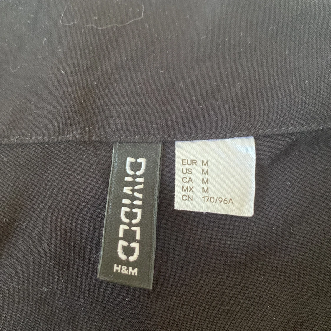 Svart croppad skjorta i strl M - 90