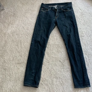 Jeans s - Mörk mörk blå jeans. Slim. 