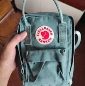 Kånken sling - Säljer min sparsamt använda Kånken sling k färgen Forest Green. Nypriset var 900kr från naturkompaniet