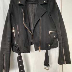 Zara Jacka (M) - Sjukt fin Zara jacka i mocha tyg. 