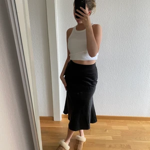 Svart kjol - Säljer en såå fin kjol från NA-KD! Storlek 36 💕 