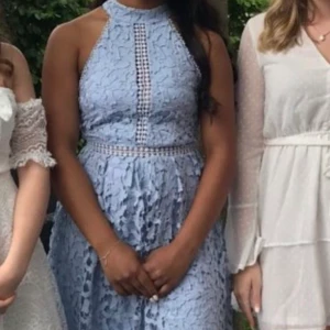 Klänning - Jättefin klänning inför sommaren i strl 36 från Nelly! Säljer då jag inte fått den till så mycket användning!💕 Köparen står för frakt💓