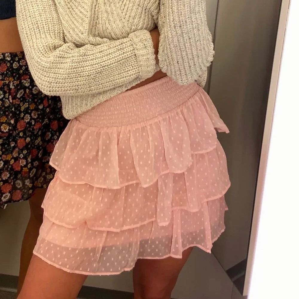 köpt på barnavdelningen på Lindex men passar xs-s!! 💞💞. Kjolar.