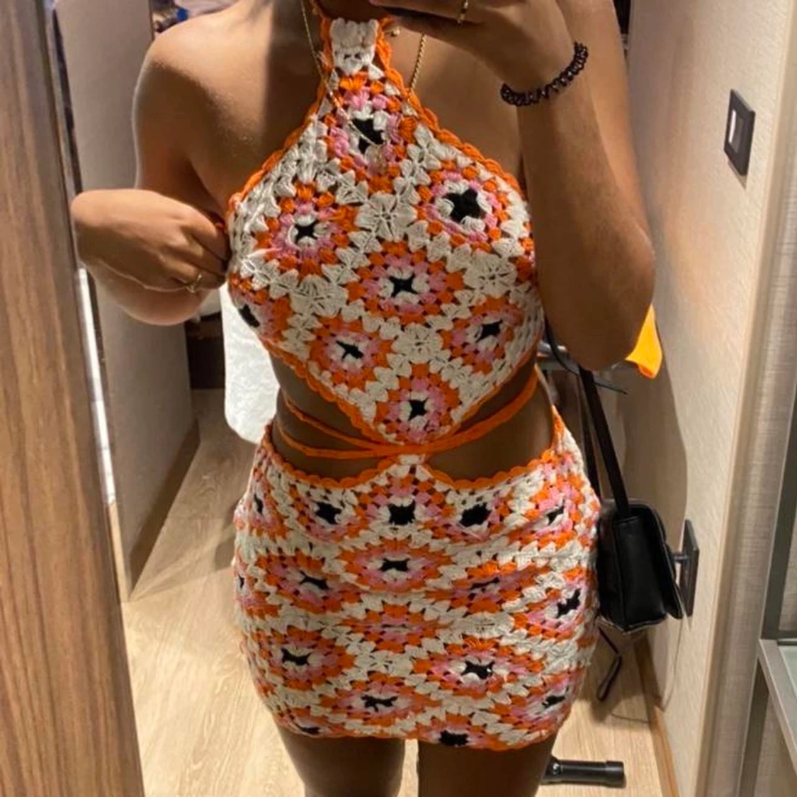 Virkad miniklänning 