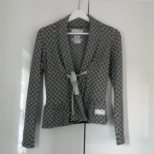 Odd Molly kofta  - Stickad kofta i väldigt bra skick, bara använd några få gånger. 