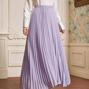 Stilren prydlig mycket vacker Maxi-kjol med resårband i midjan. Följsamt tyg som attraktiv följer vinden🌸🌸