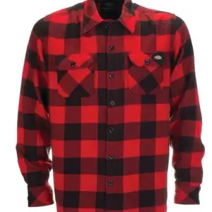 Röd dickies skjorta från carlings, storlek M, har användt få tal gånger, frakt läggs till på priset. Orginalpris 650kr.❤️