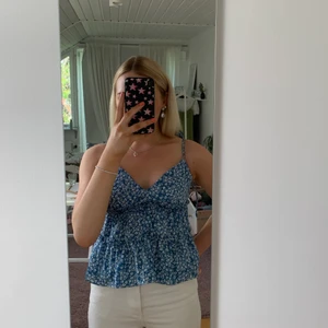 Blommigt linne - Så fint linne i storlek S, endast använd en gång!