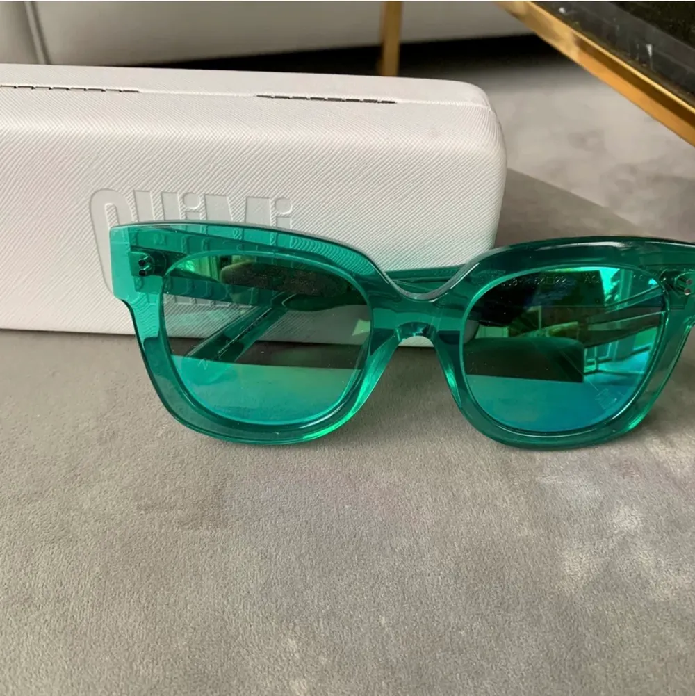 Säljer dessa chimi solglasögonen i färgen Aqua med spegelglas och i modellen #008. Kan byta mot andra Chimis också! Bud startar på 400:-, köp direkt för 500:. Accessoarer.