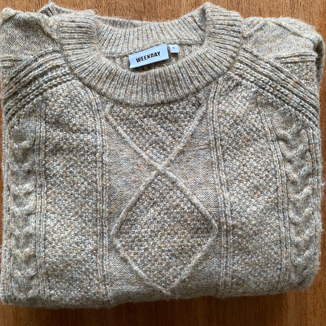Stickad tröja WEEKDAY stl. M