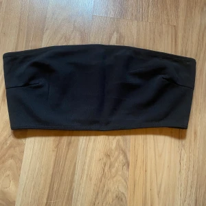SHEIN top  - Säljer denna SHEIN toppen i storlek M för 40kr