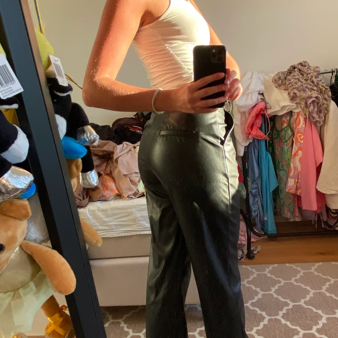 Byxor i fakeläder strl 36 från missguided  - 90