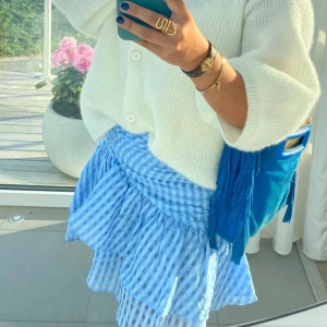 Kjol / tubtopp  - Säljer den slutsålda draperade kjolen från h&m 🤍🤍 jättefin som topp också, passar XS-M