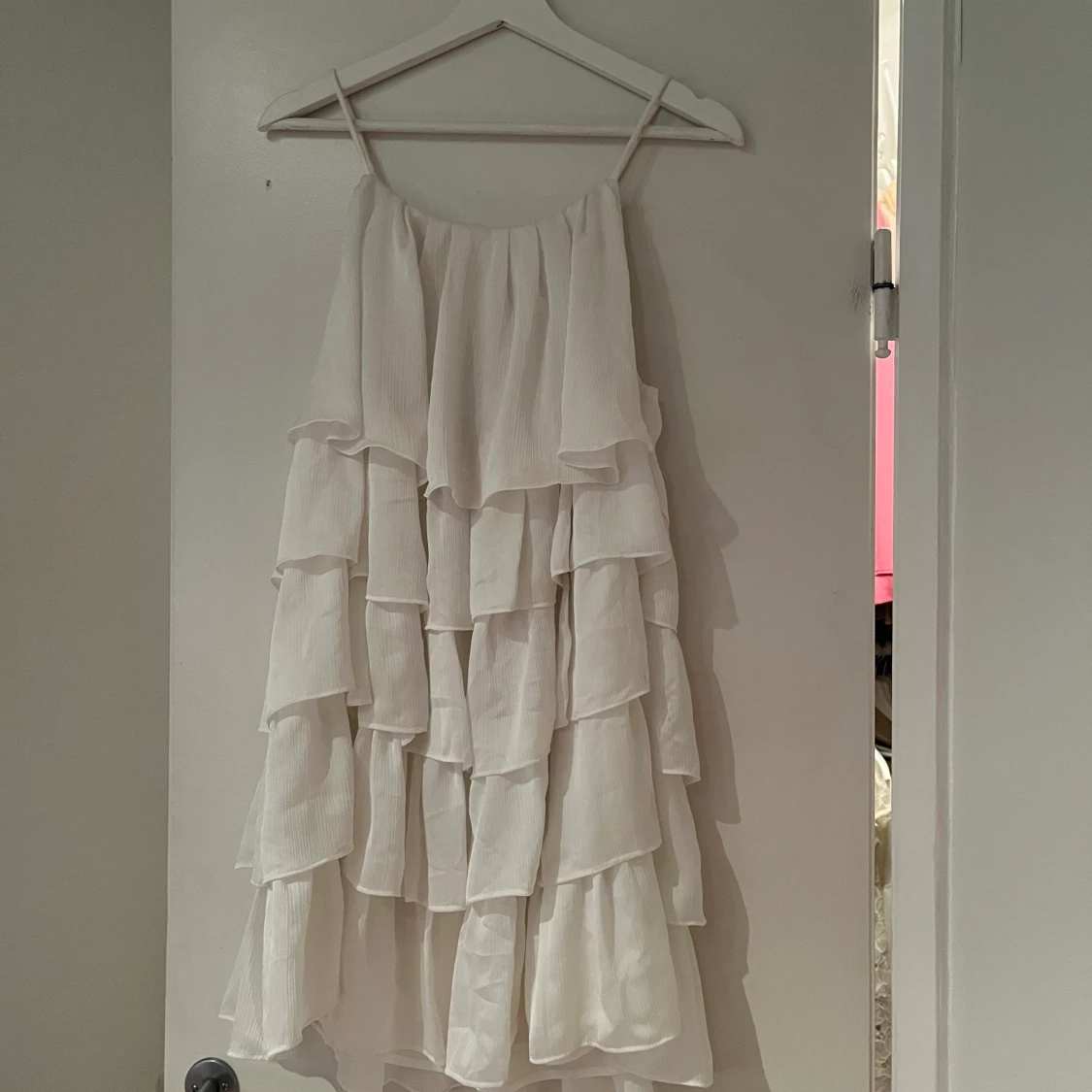 Vit volangklänning - 90