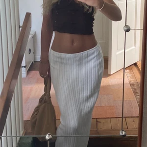 SNDYS kjol - Säljer denna fina sndys kjol då den är lite stor för mig, kan evtuellt byta till mindre stolek, sparsamt använd så som ny, fick betala dyr tull, därav priset ❤️🧚🏽 köparen står för frakt  