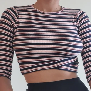 Stripped crop top 3/4 sleeves  - Pull & Bear crop top Very comfortable,with 3/4 long sleeves Size S