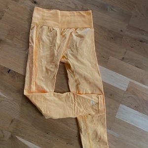 Gymshark leggings - Leggings från gymshark i storlek M. Gula och aldrig använda. 