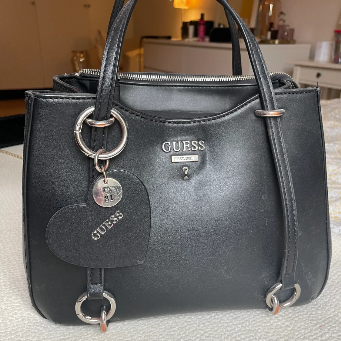 Handväska från Guess