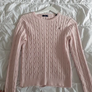 Stickad tröja  - En jätte gullig tröja som jag endast använd ungefär 3 gånger köpt för 1395kr 