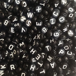 GRATIS FRAKT! 100 Pack Bokstavspärlor + Armbandstråd - Skickas med GRATIS frakt!  100 stycken bokstavspärlor 5mm + 60cm armbandstråd