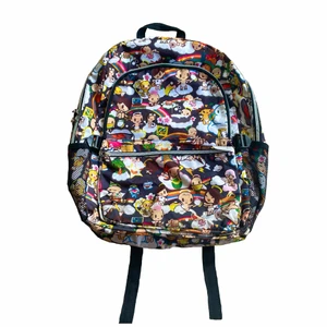 Tokidoki ryggsäck  - !-50%!Cool svart ryggsäck med flerfärgat tryck från Tokidoki! Den är väldigt stor och rymlig, perfekt till sommaräventyr!😆 Smutsig på insidan och utsidan, behöver tvättas. I övrigt bra skick!  MÅTT// Höjd-ca 54cm Bredd-ca 43cm