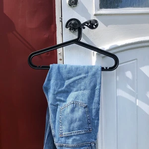 Fina men för små jeans - Fina jeans från monki som tyvärr är för små för mig:( jag har vanligtvis xs så skulle säga att de passar dig med storlek xxs!