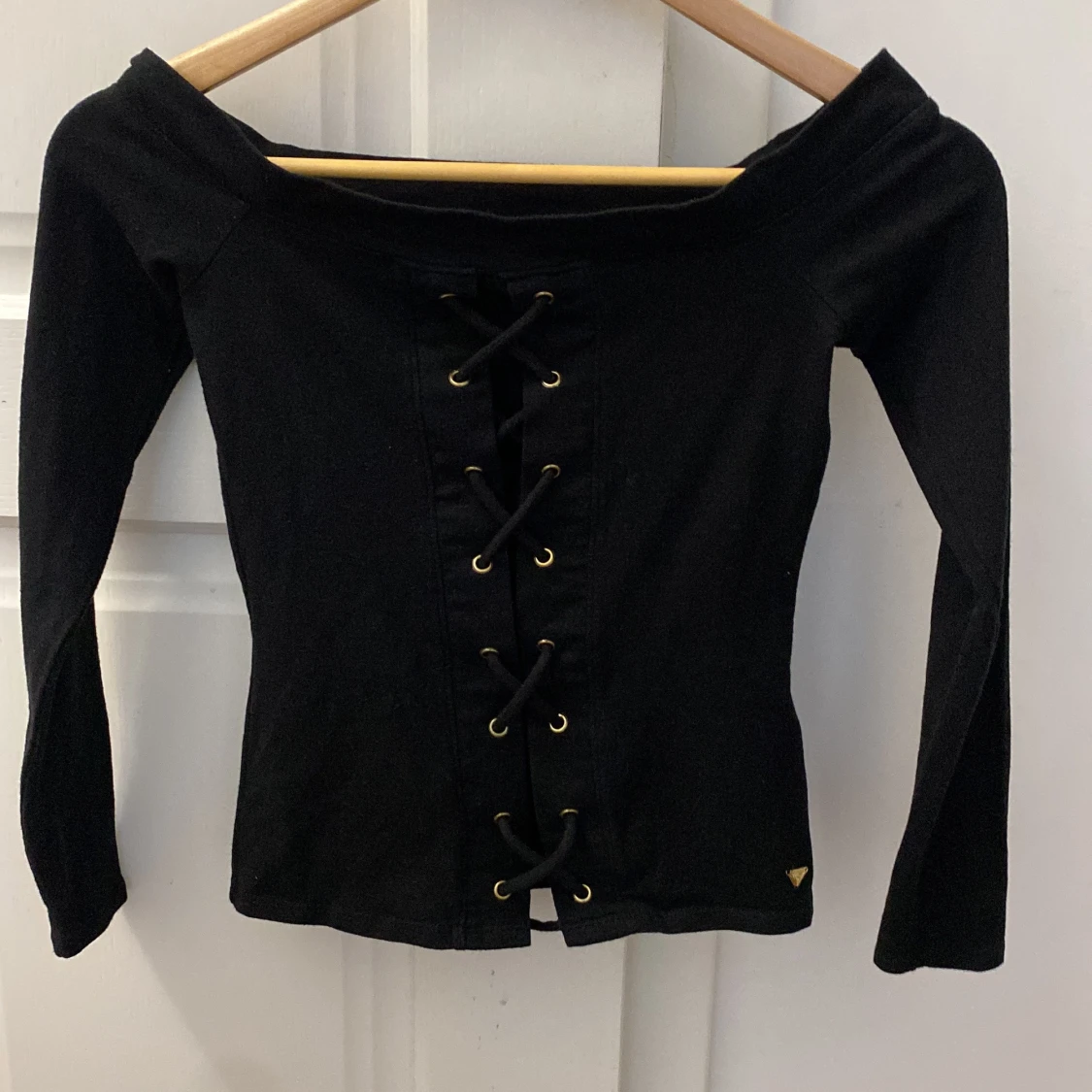 Guess-shoulder tröja