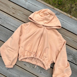 croppad knytbar hoodie - croppad oversizead orange hoodie, går att knyta, tvättad ett par gnr🤍