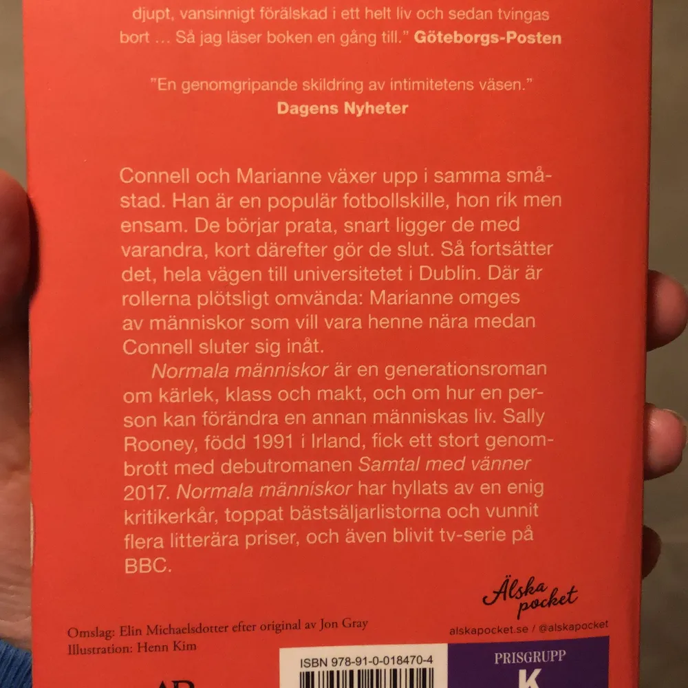 Boken ”normala människor” skriven av Sally Rooney. Boken är i fint skick och skriven på svenska. Boken är en pocket och är lika stor som en vanlig pocket. Jag kan frakta boken eller så kan ni hämta upp den i Uppsala. Priset kan diskuteras!. Övrigt.