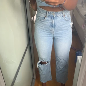 High Waist Slipped Jeans - Bra skick Andvänt ett antal gånger Korta på mig som är 170 Orginal pris 300💕