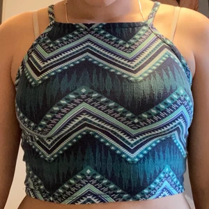  Grönt linne från divided.   - Köparen står för frakten. 