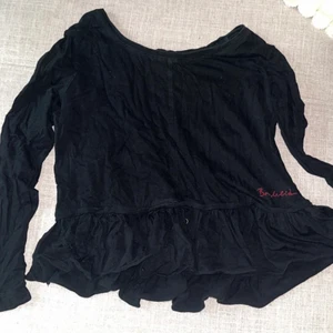 Bondelid tröja  - Svart bondelid tröja med utsvängd midja 