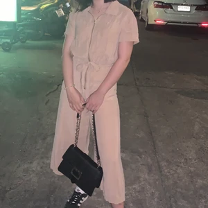 Overall  - Snygg beige overall från H&M, säljes då den är för liten 