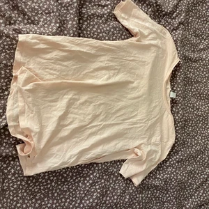 Rosa t-shirt - Rosa t-shirt från new yorker. Använd nån enstaka gång. Köparen står för frakten. 