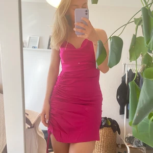 Klänning - As svårt att visa färgen på bild men se sista! Aldrig använd ❤️‍🔥