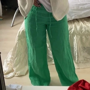 Linnebyxor  - Linnebyxor, använd max 1gång, säljs då den inte längre kommer till användning, perfekt till sommaren!