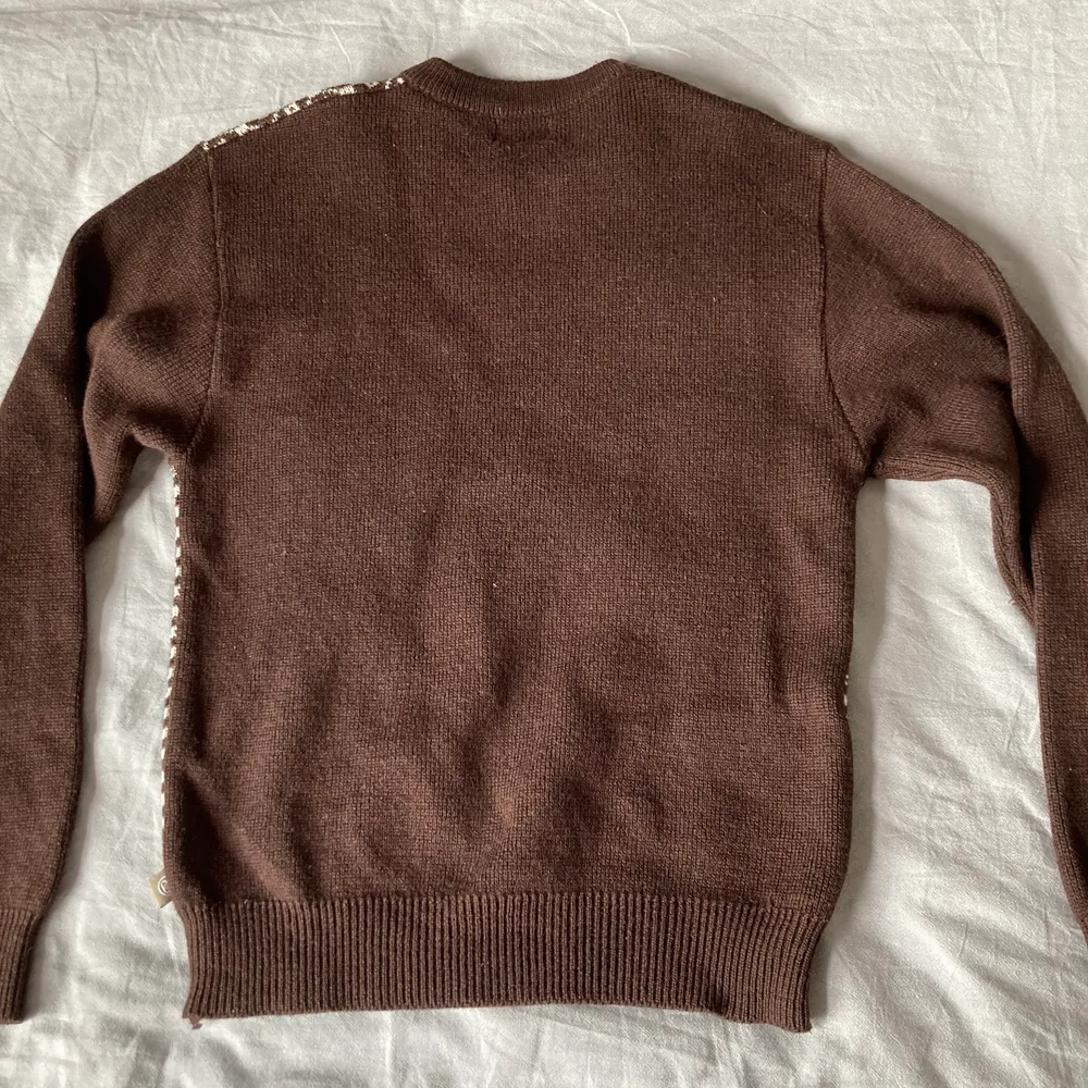 En stussy tröja gjord på ull. Är i ett gott skick och har använts ett fåtal gånger.. Stickat.