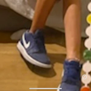 Air jordans low 1 blå   - Sparsamt använda!! Äkta 