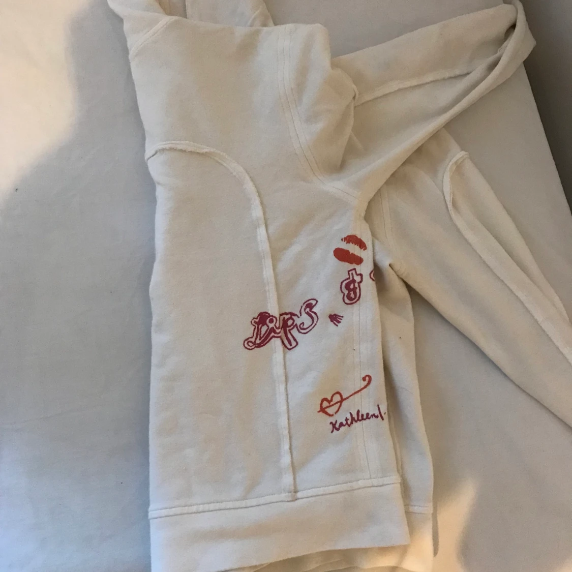 Gullig kofta med tryck  - 90