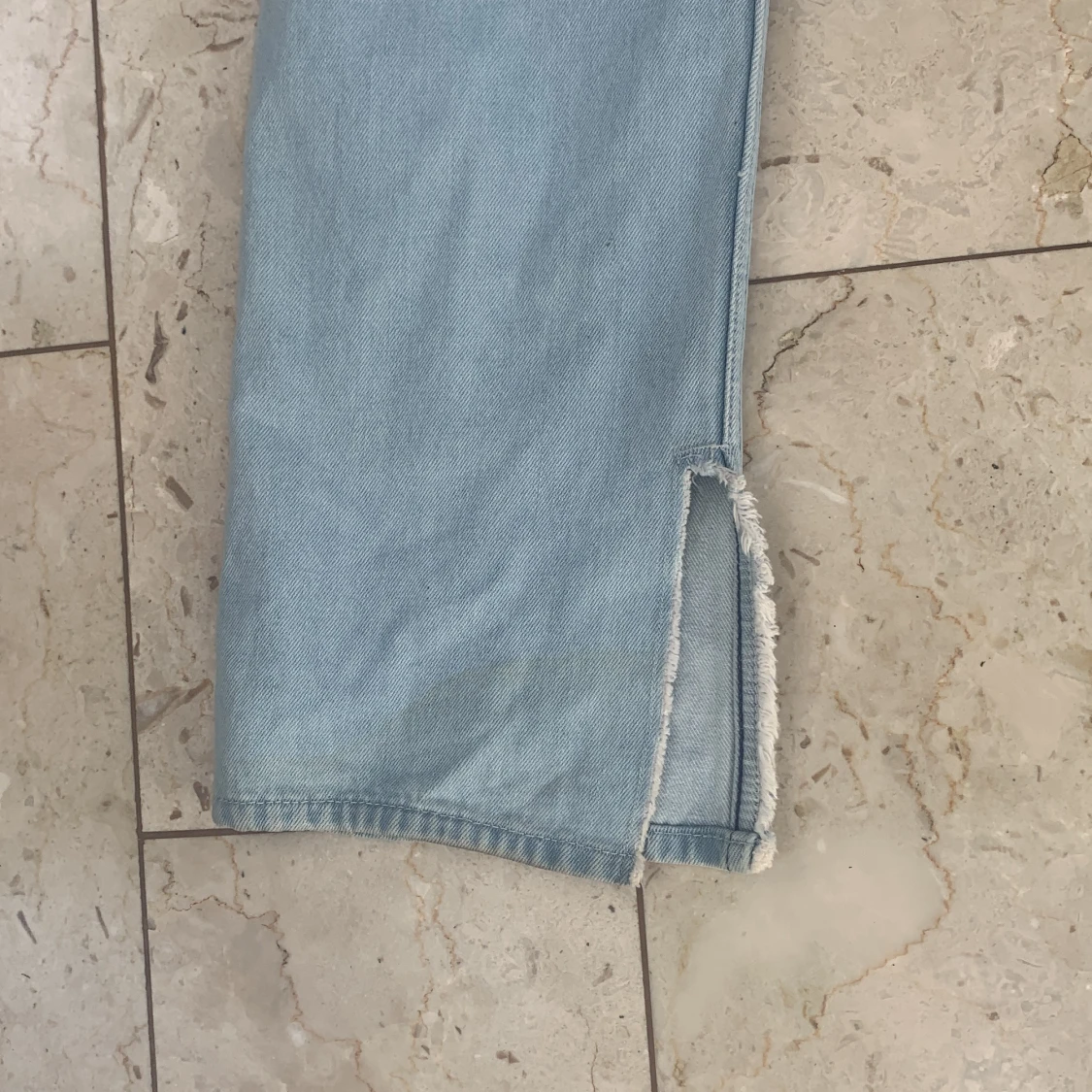 Weekday jeans med slits - 91