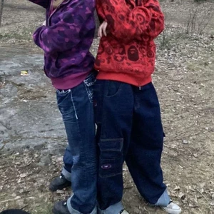 baggy jeans - as kattiga baggy jeans köp dom sitter i typ w28 säkert dom sitter inte gigantiska i midjan! långa p mig some 164 men kan kn vika upp och klippa!!❤️