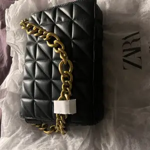 Selling this Zara bag that I have never used. Bought for 400kr and selling for 250.