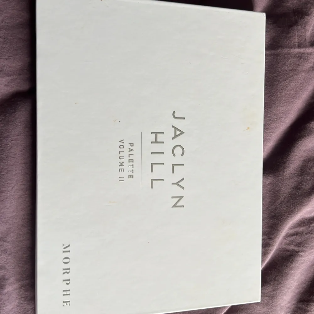 I’m selling my morphe x jaclyn hill eyeshadow palette as I did not use it much. Bought for 450 kr and selling it for 250 + delivery.. Accessoarer.