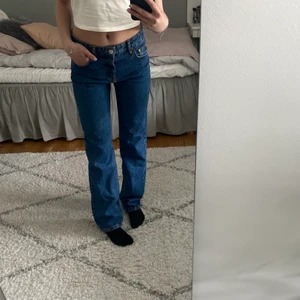 Jeans  - Säljer ett par snygga jeans från Pull&Bear storlek 34💕 Pris går att diskutera!